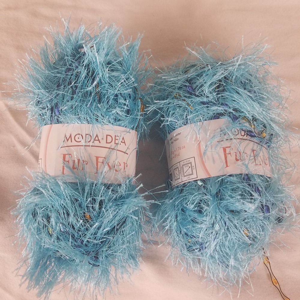 Moda Dea Fur Ever Yarn 2 Skeins Aqua Marine New Bulky Eyelash Faux Fur Blue